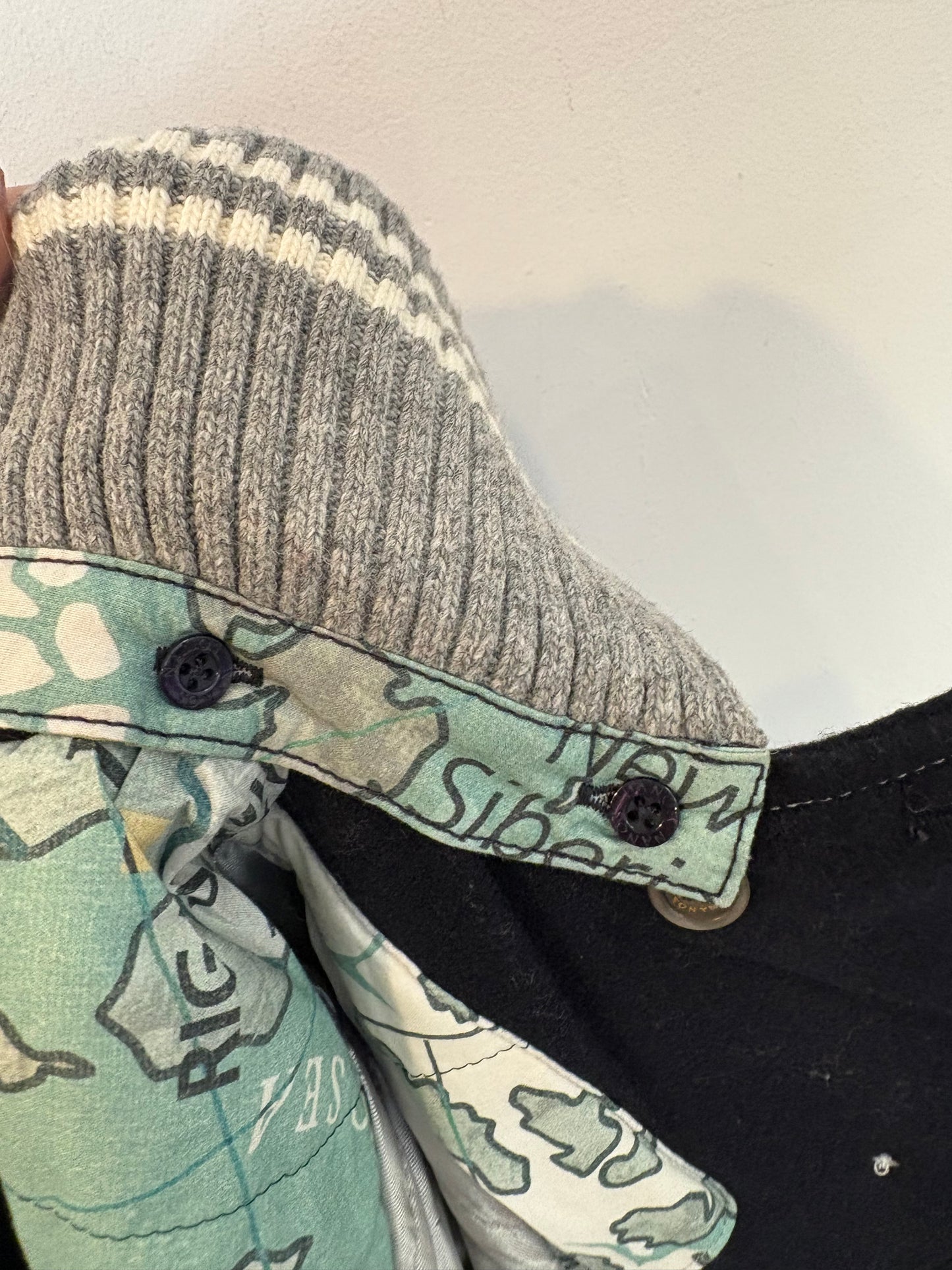 NANOS. Abrigo azul con lana