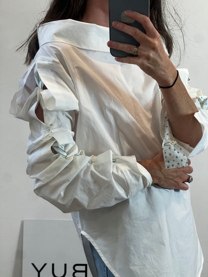 SILVIA TCHERASSI. Camisa blanca detalle mangas