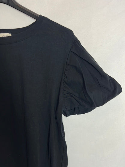 O’LIVIA. Camiseta negra manga abullonada. T S/M