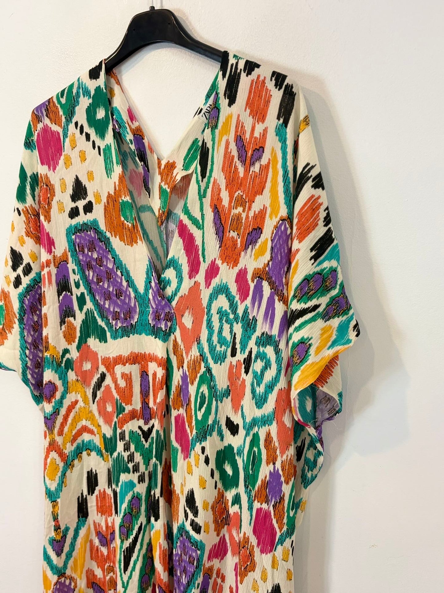 ZARA. Vestido kaftán estamapdo multicolor