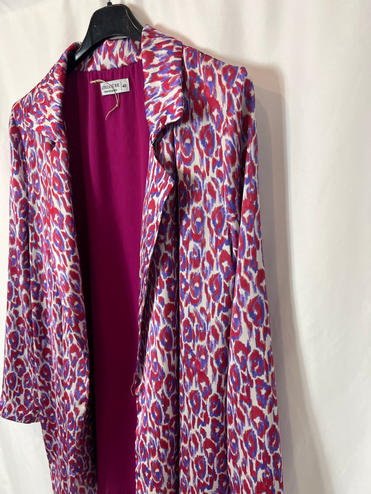 ATREZATÜRE. Blazer estampada rosas. T 40