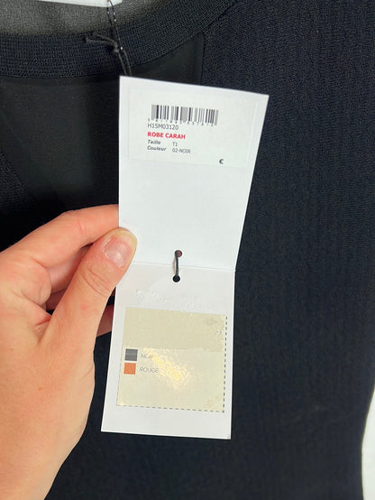 SUNCOO. Vestido negro textura ajustada.