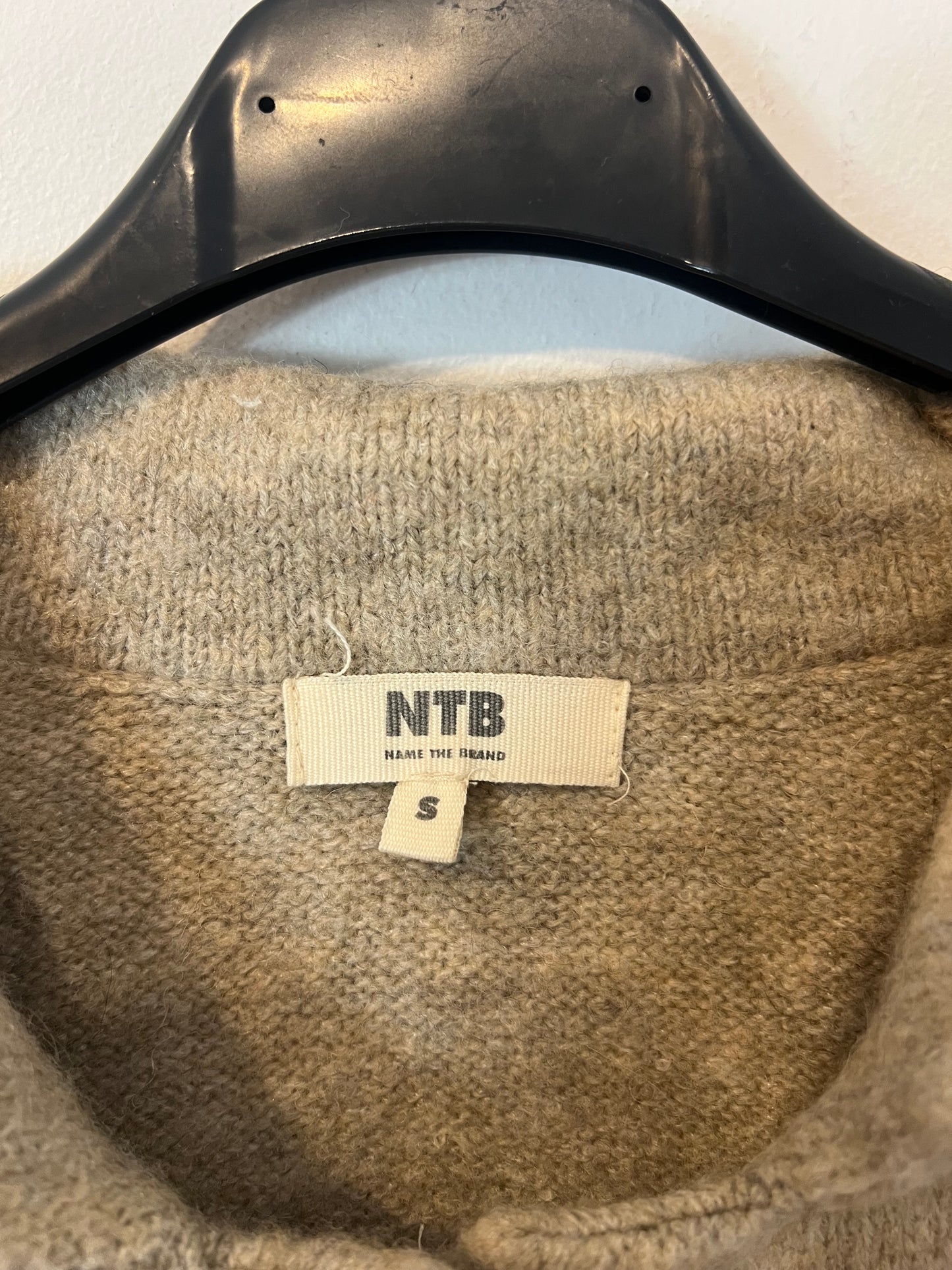 AMEÉ. Sleeveless fringed sweater S.(s)