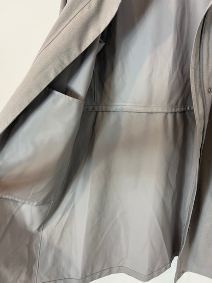 UNIQLO. Chaqueta gris impermeable. T M