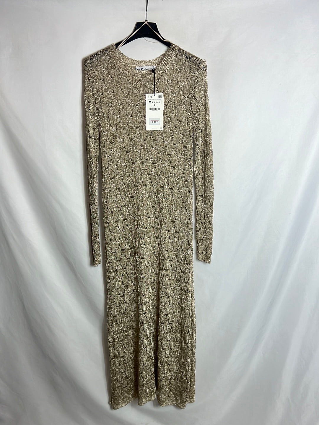ZARA. Vestido midi dorado calado. T M