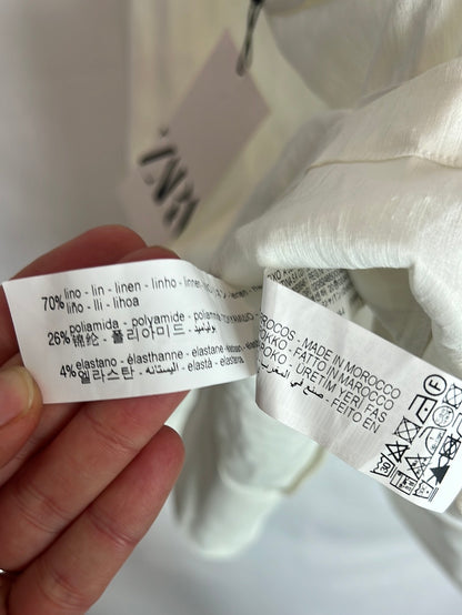 ZARA. Asymmetrical textured top. TL