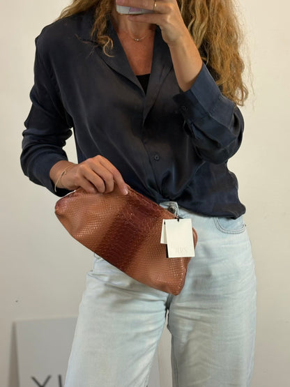 ZARA. Pouch de piel con relieve edición limitada