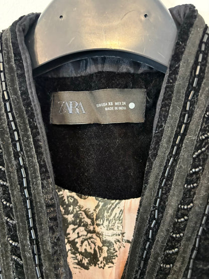 ZARA. Chaleco negro terciopelo cuentas