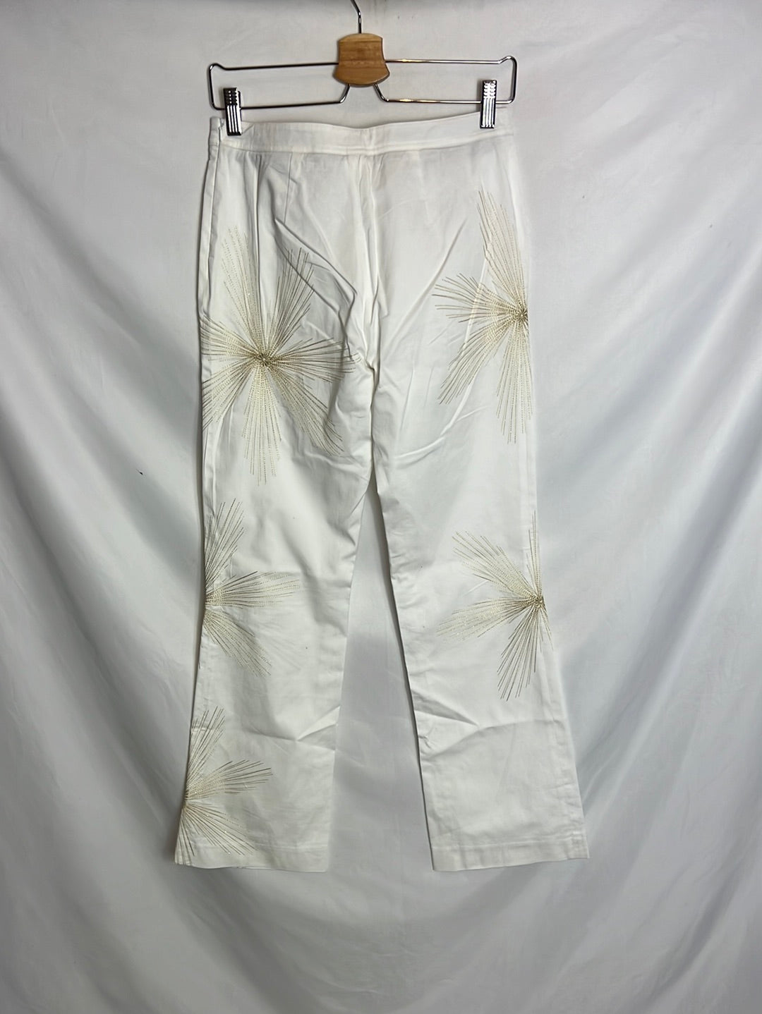 ROBERTO CAVALLI. White trousers with gold embroidery. Size 42 (40)