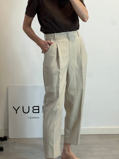 ZARA. Pantalón beige pinzas