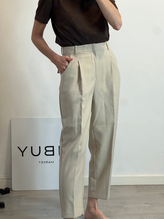ZARA. Pantalón beige pinzas