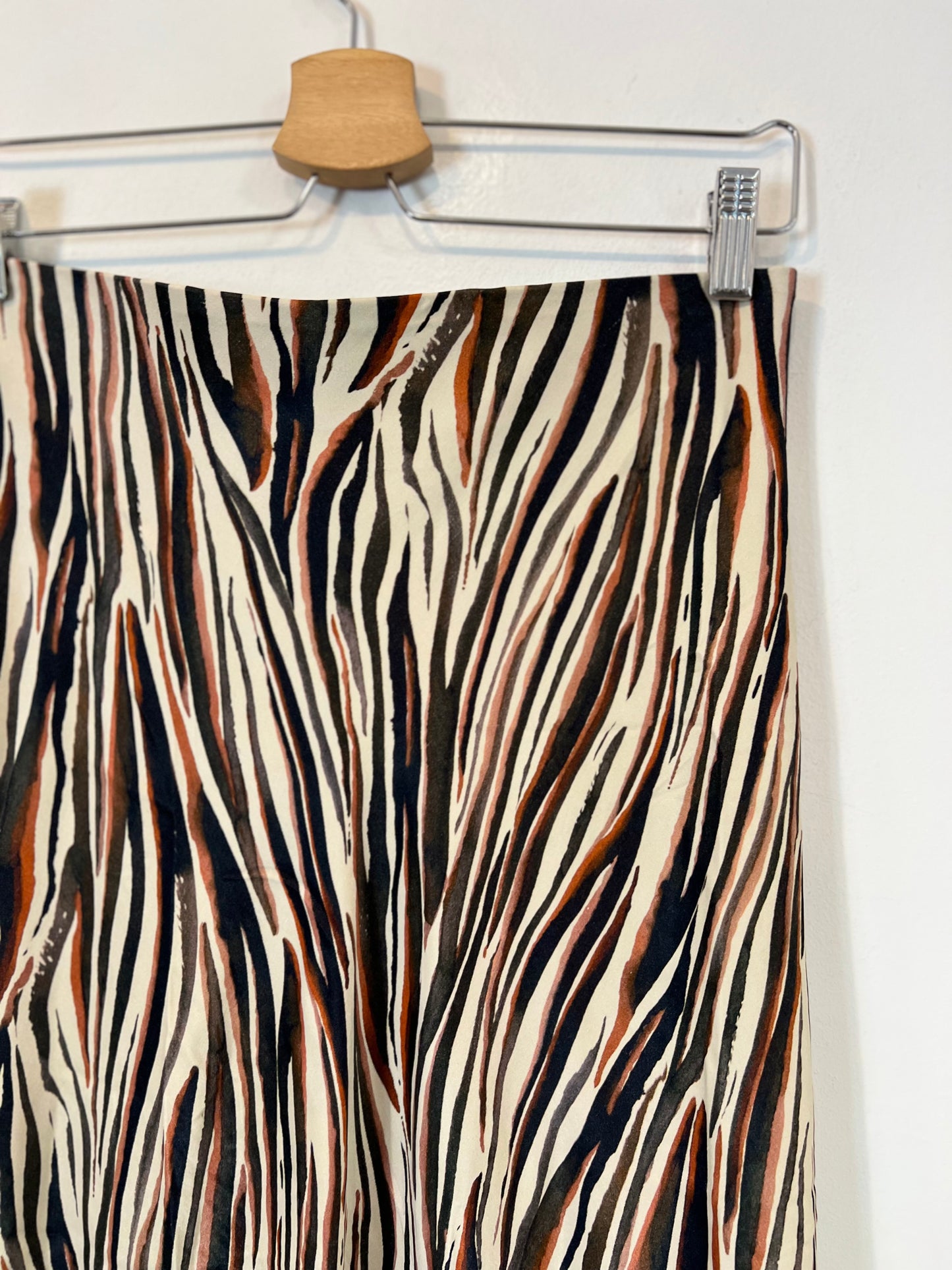 ZARA. Falda midi estampada T.m