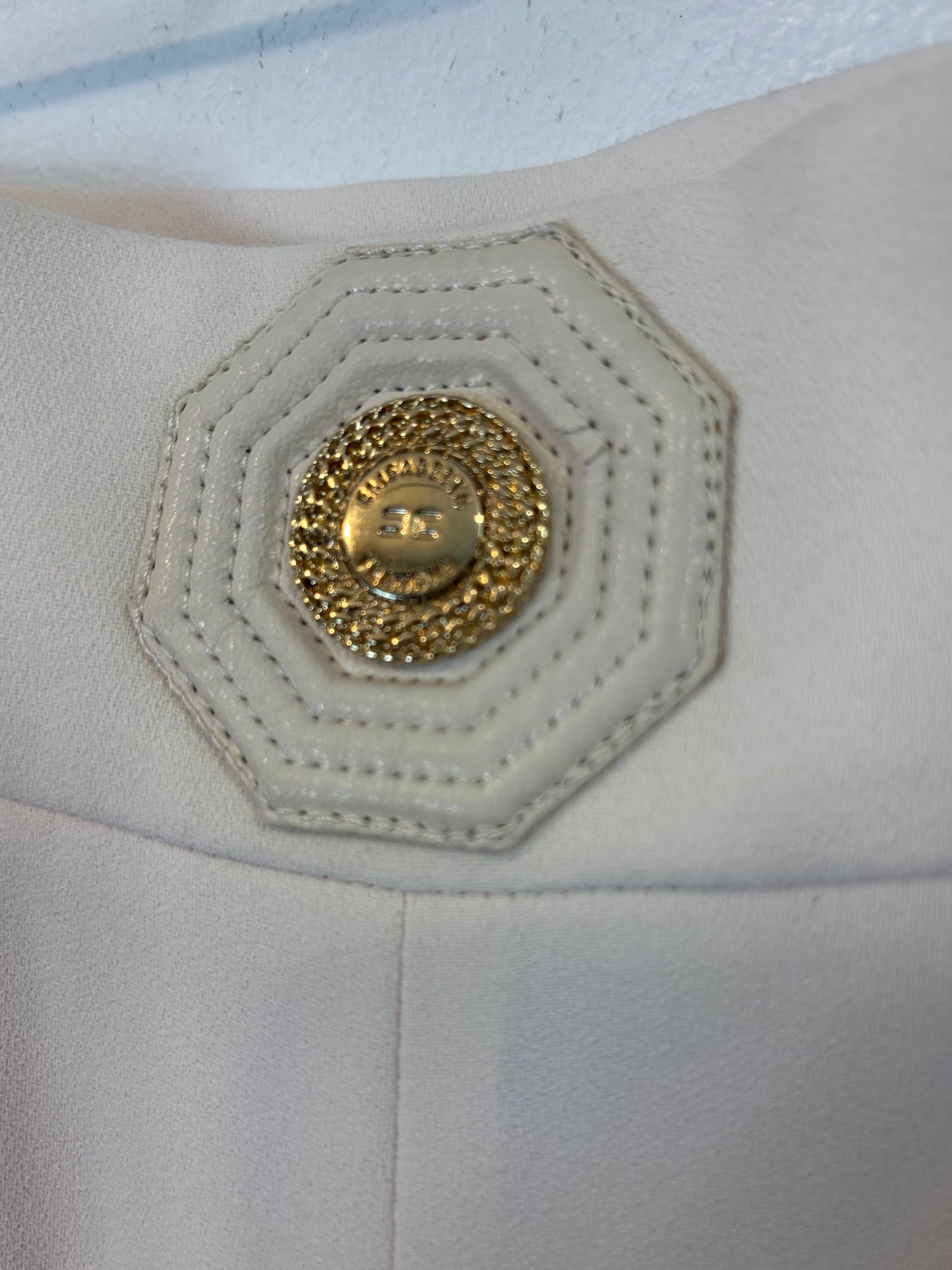 ELISABETTA FRANCHI. Pantalón fluido beige detalle cintura. T 36