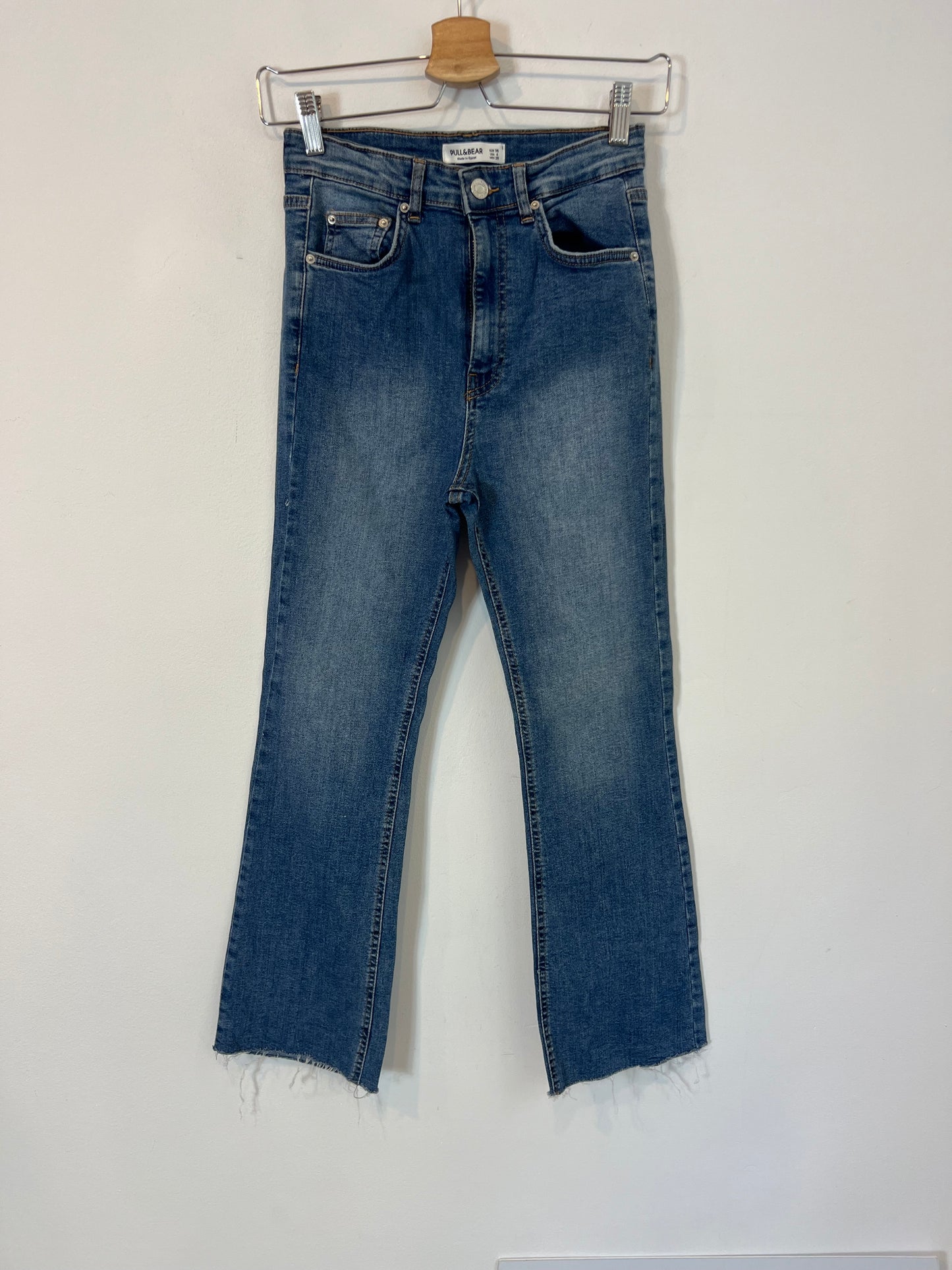 PULL&BEAR. Denim tiro alto cropped. T 36