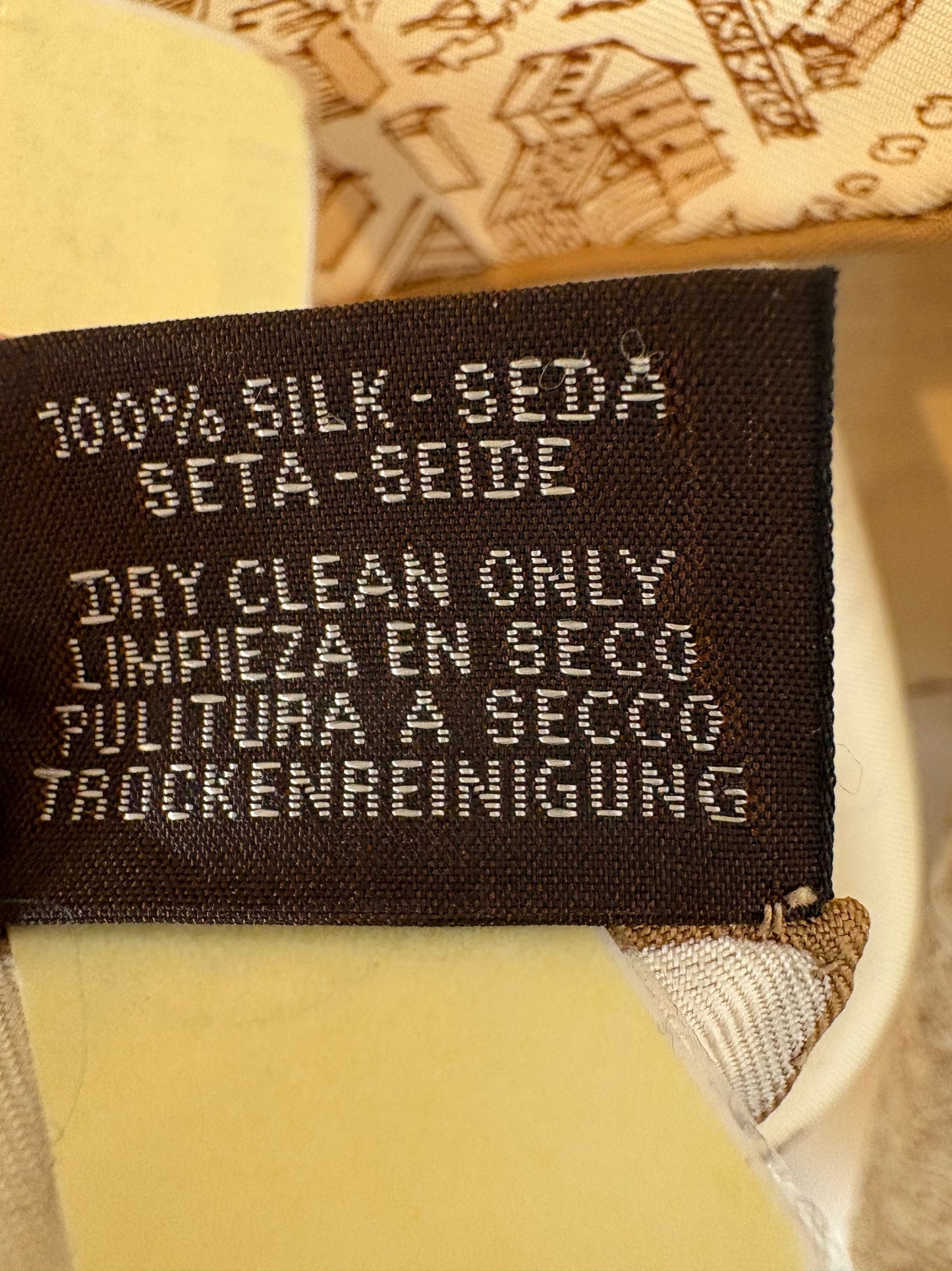 HERMÉS. Pañuelo seda La Cité Cavaliére