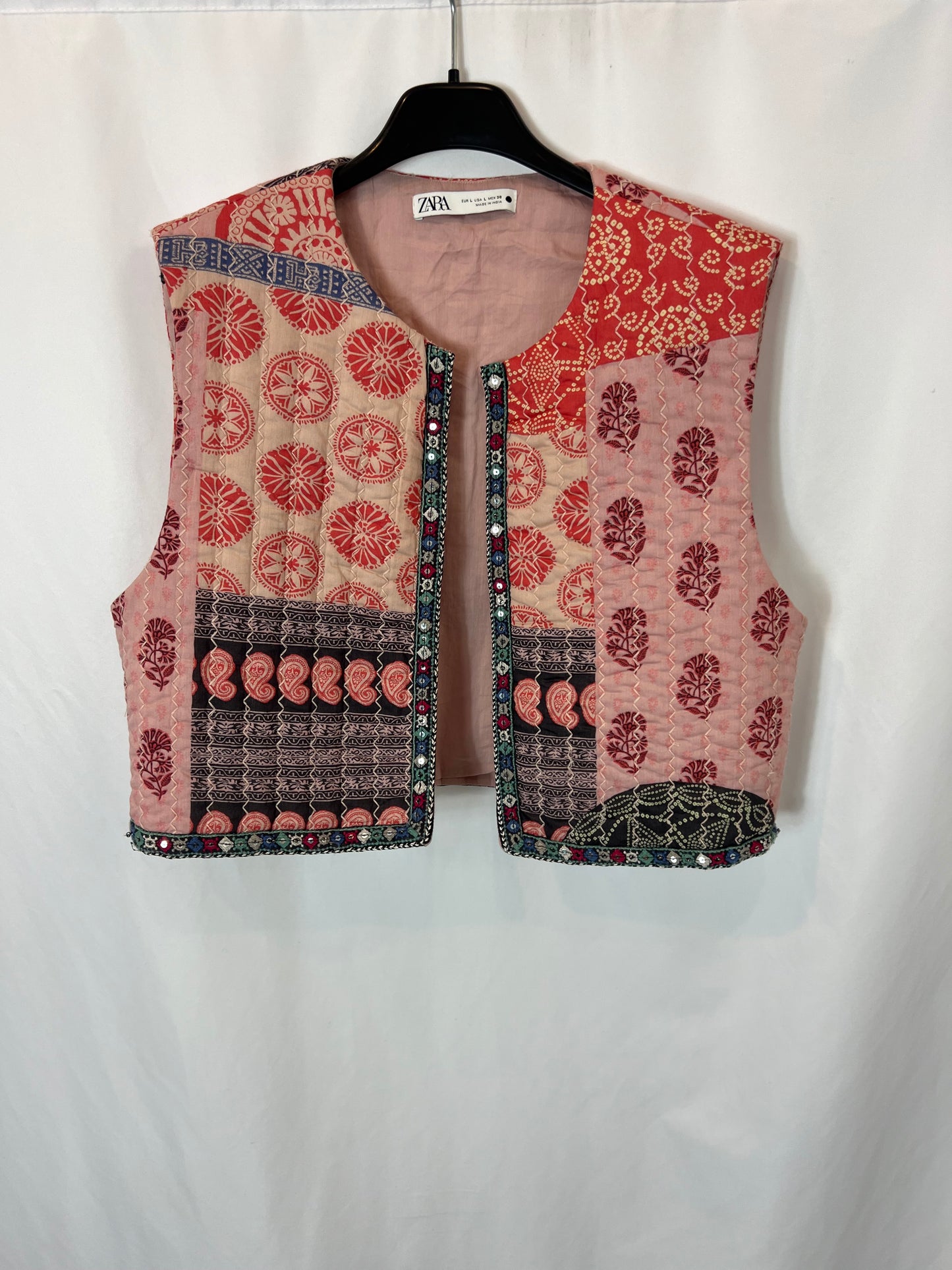 ZARA . Chaleco acolchado estampado. T L