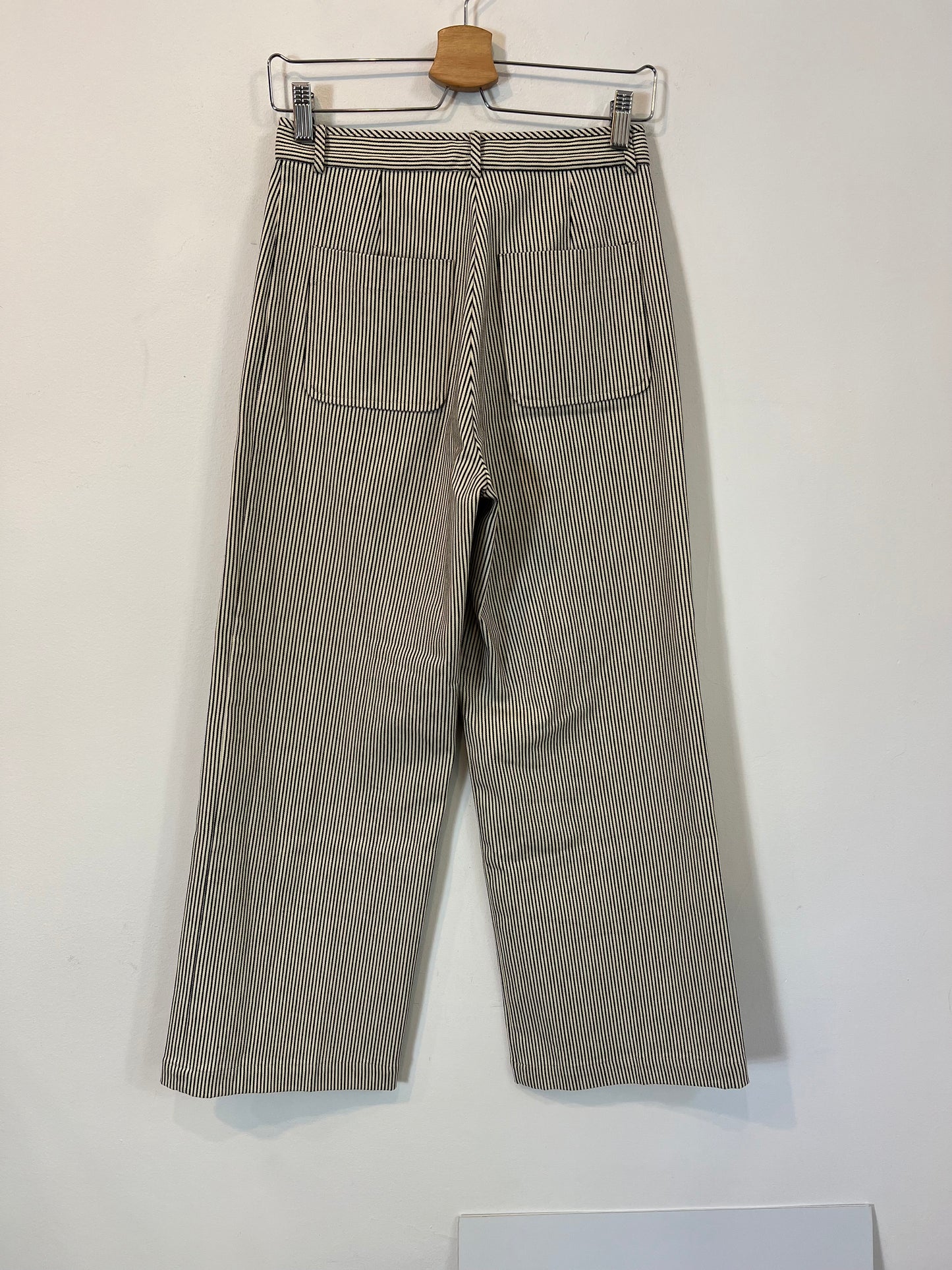 SESSÚN. Pantalón palazo rayas T.36