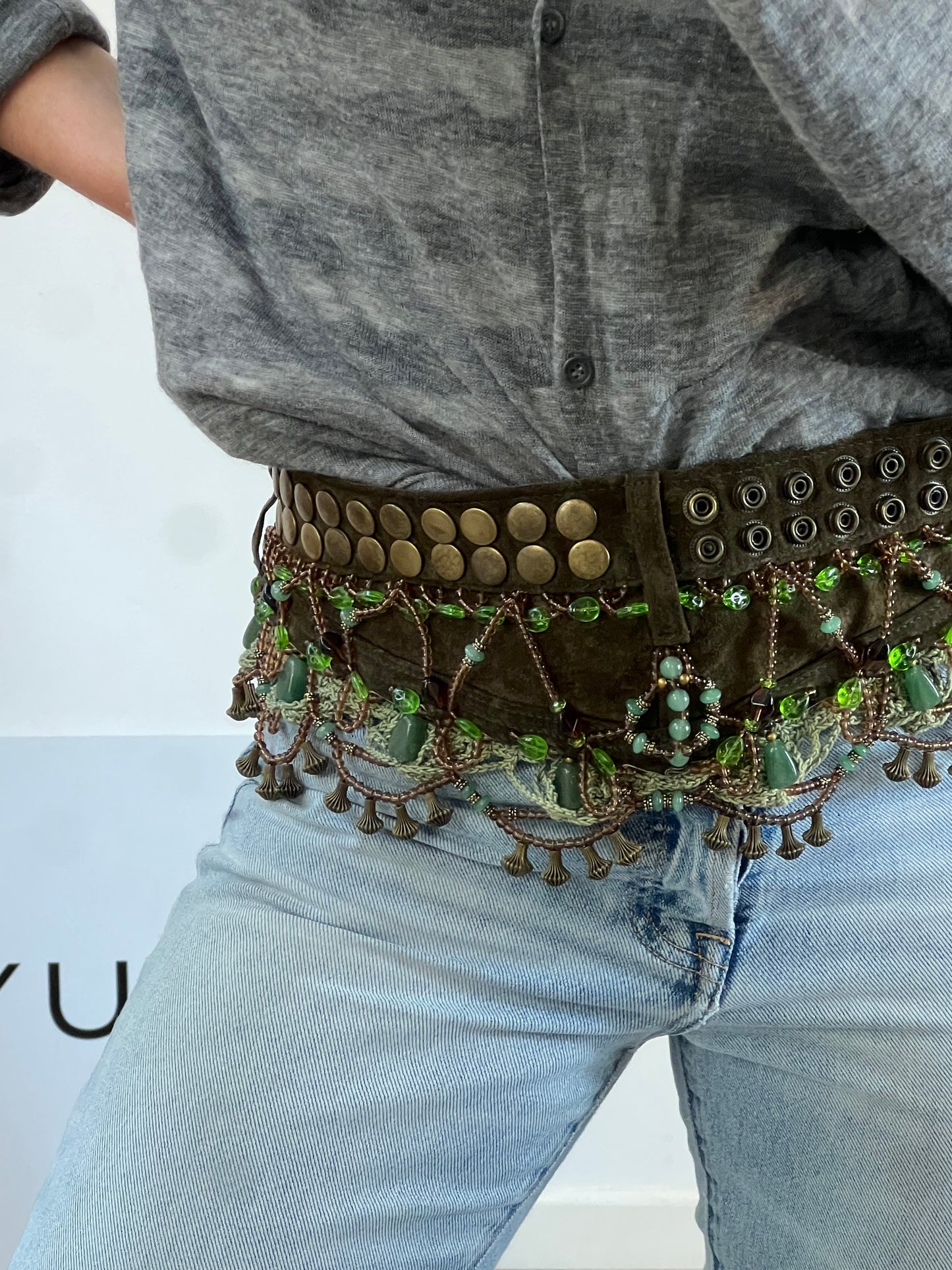 OTRAS. Cinturón piel abalorio