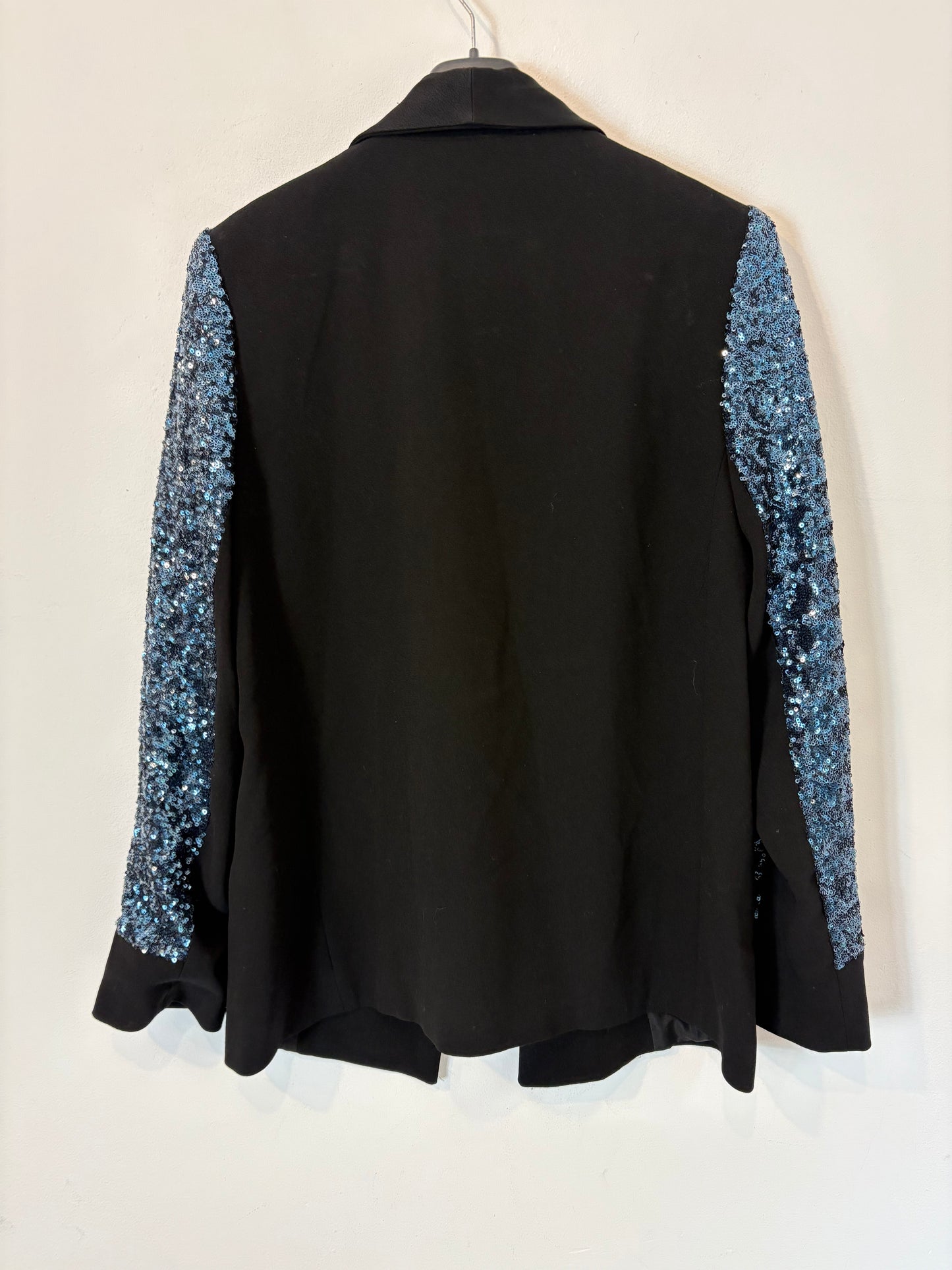 MAJE. Conjunto blazer y short lentejuelas. T S/M