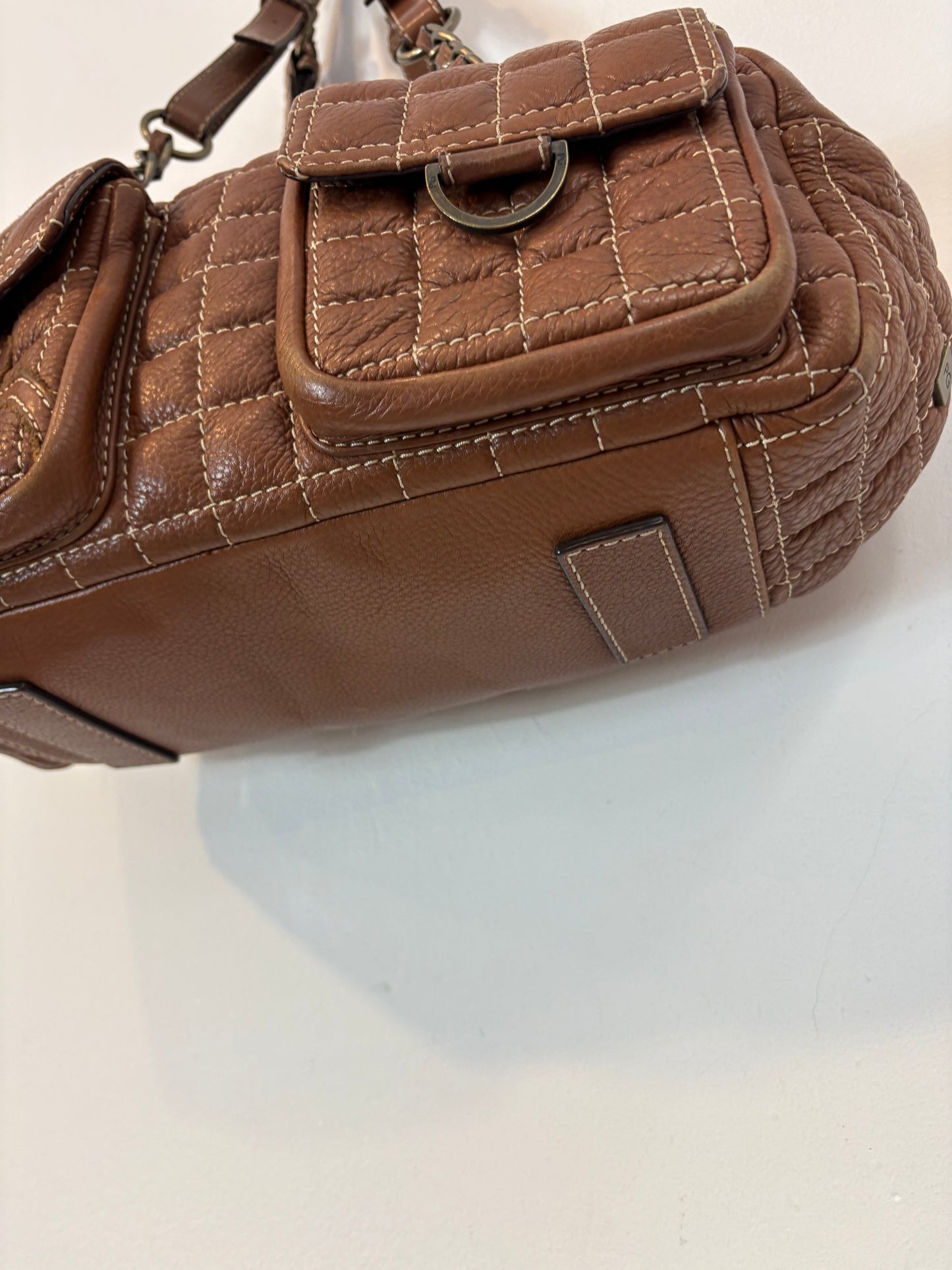 PURIFICACIÓN GARCIA. Bolos de hombro piel costuras