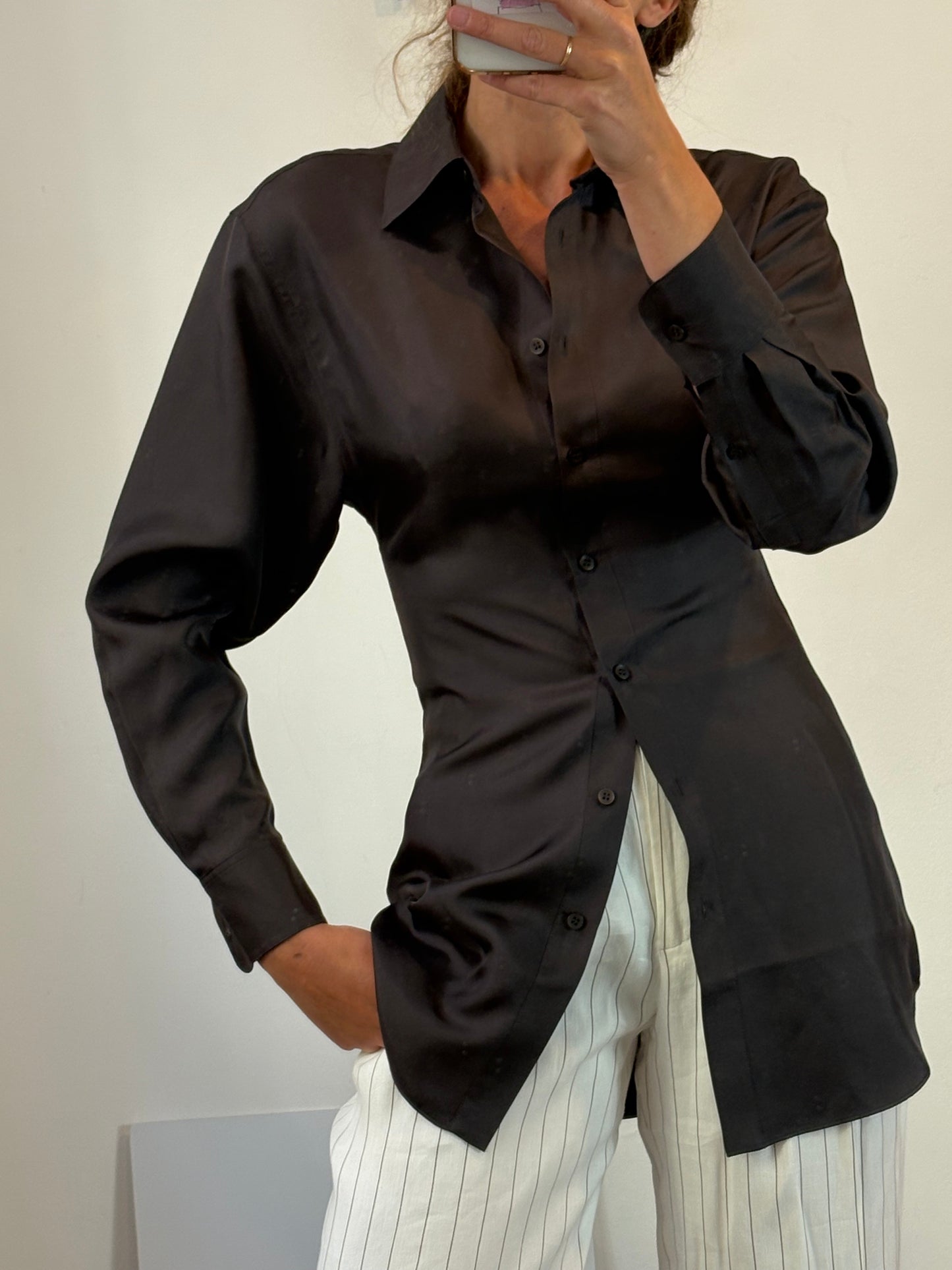 MASSIMO DUTTI Limited Edition. Camisa satinada  fluida