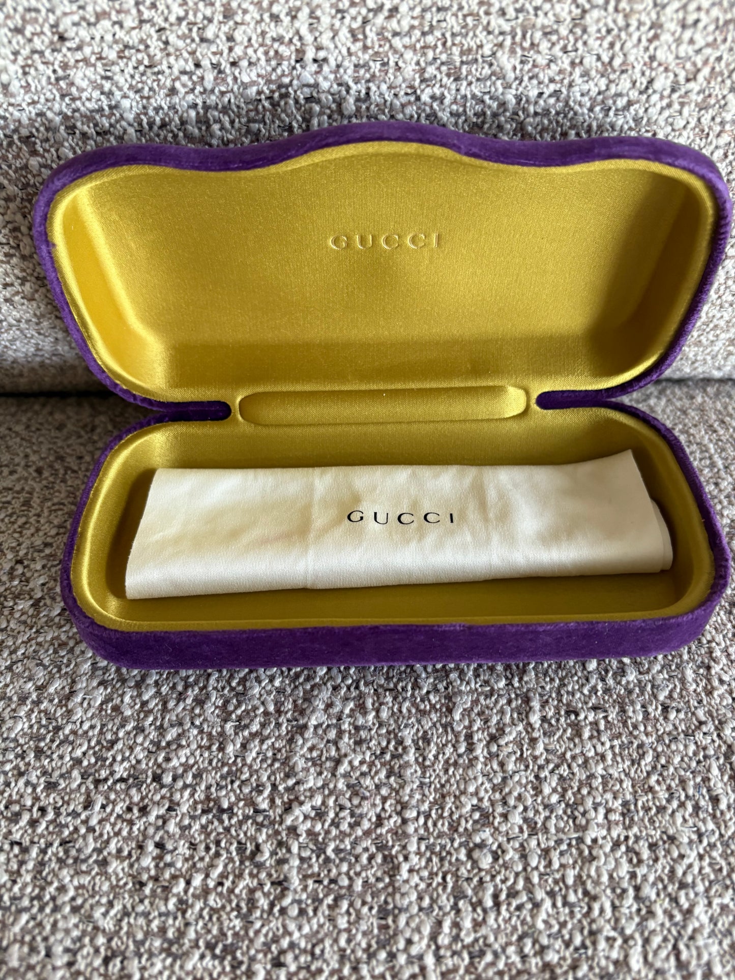 GUCCI. Gafas de sol negras