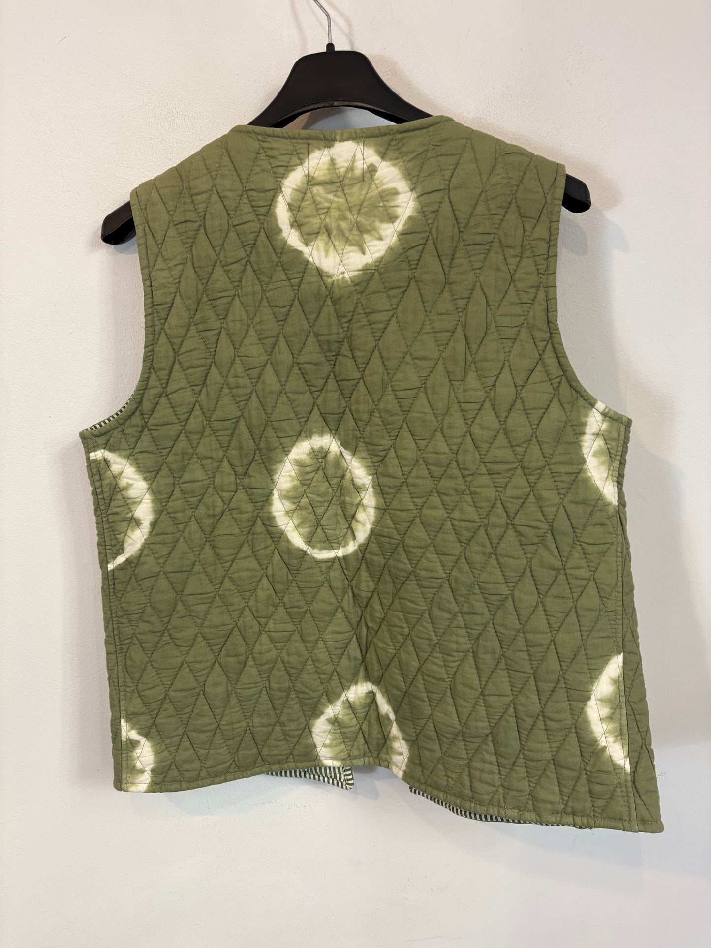 MARÍA DE LA ORDEN. Chaleco acolchado verde