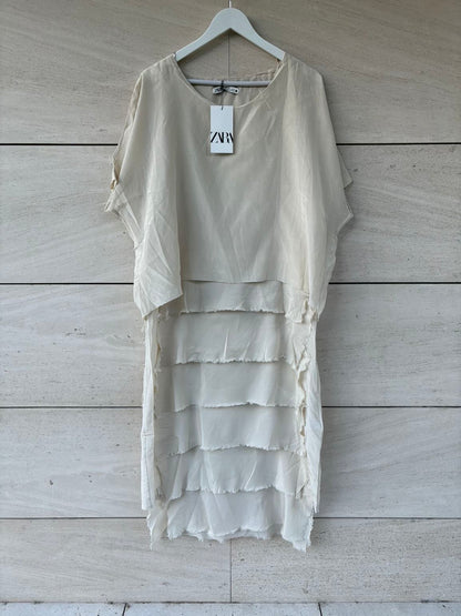 ZARA. Vestido midi color crudo texturas