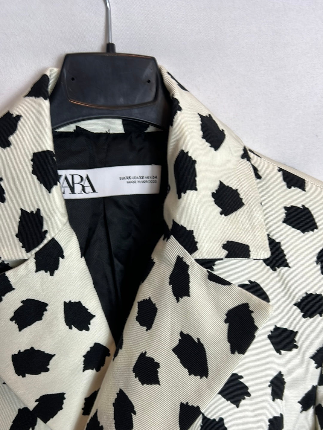 ZARA. Beige printed dress/jacket. Size XS