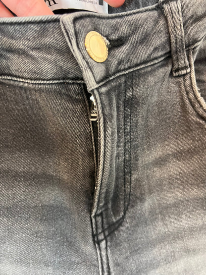 ZARA. Pantalón gris pillito T.38