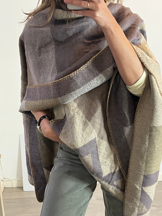 OTRAS. Capa cuadros malva jaspeada. TU