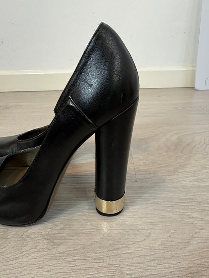 VERSACE. Zapatos negros tacón