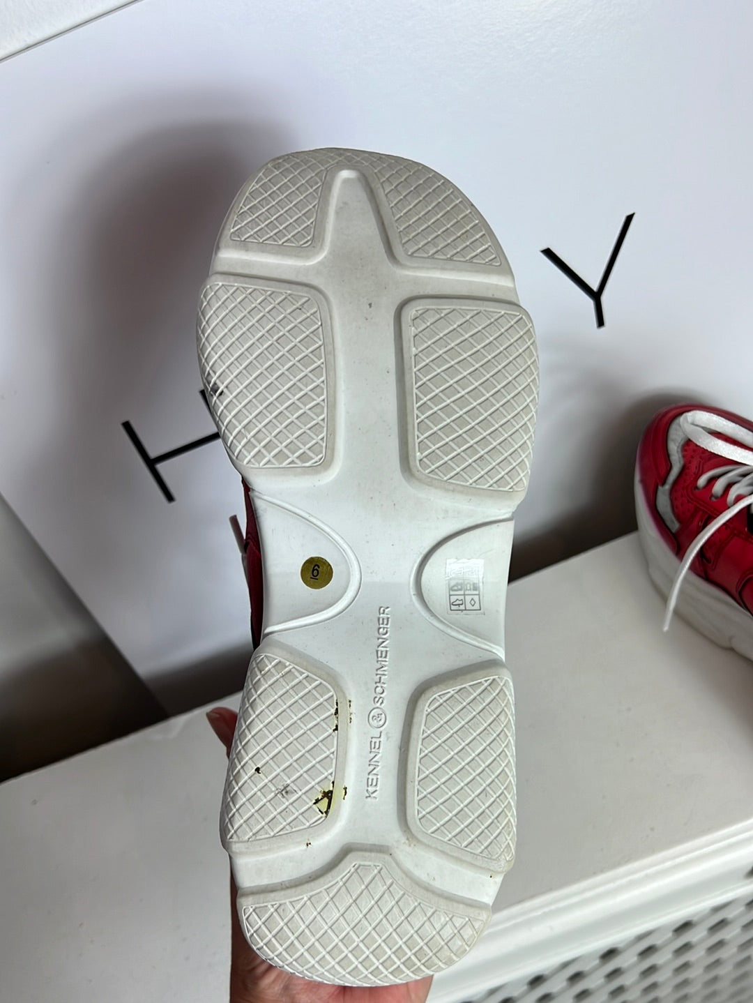 KENNEL SCHMENGER. Zapatillas rojas metálicas T.39