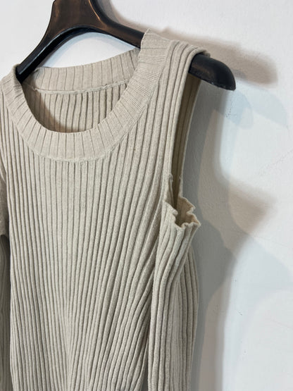 OTRAS. Top canalé beige aberturas. T S