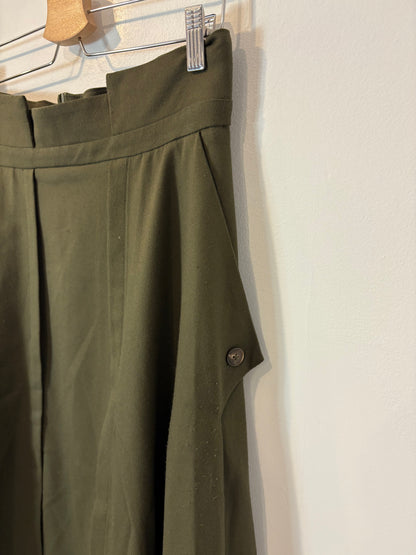 IQ COLLECTION. Falda midi verde bolsillos
