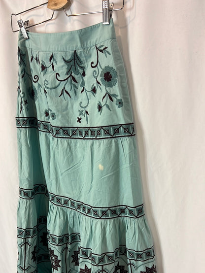 IQ. Falda midi azul claro bordada. T XS (tara)