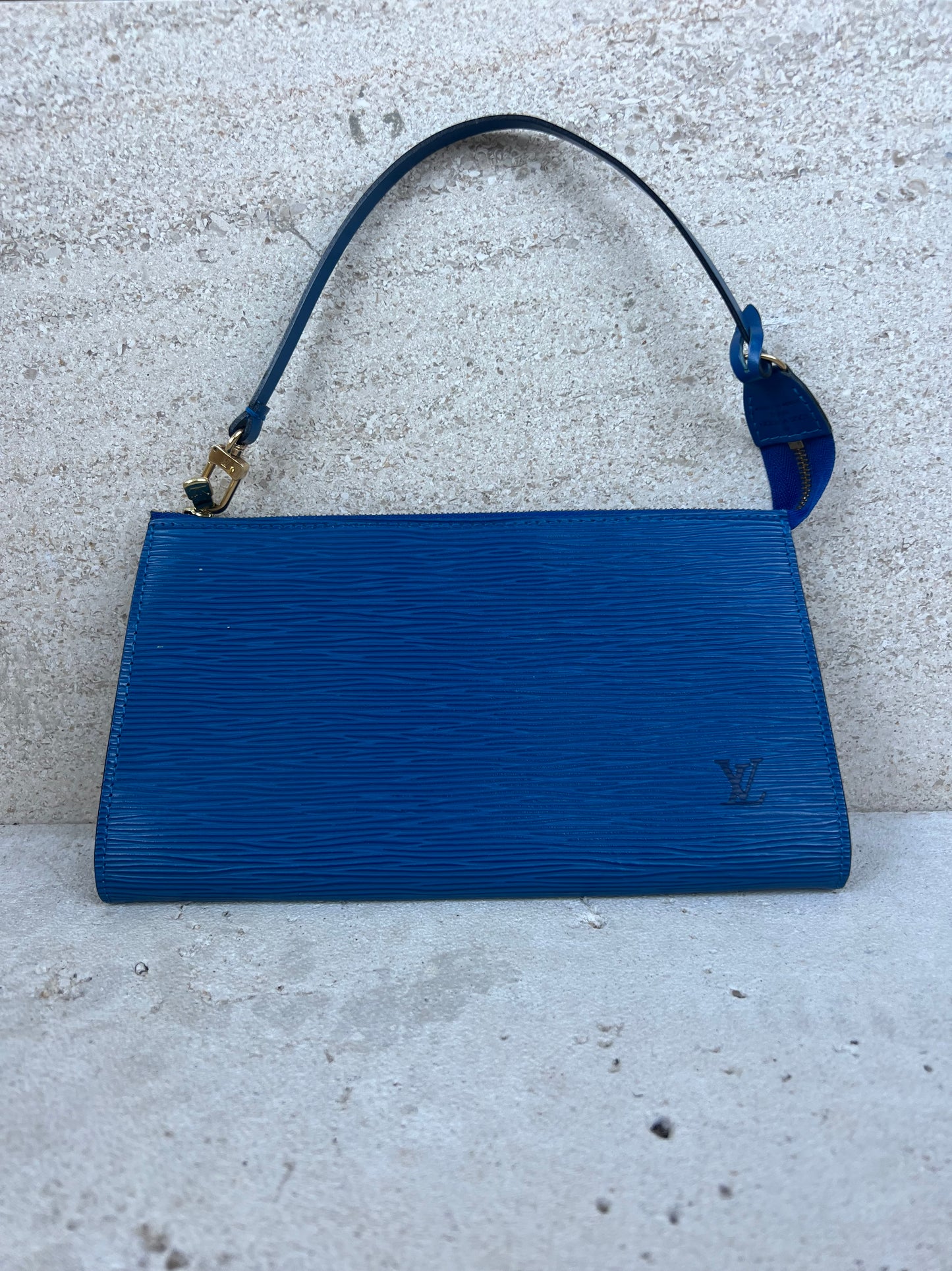 LOUIS VUITTON. Blue leather clutch bag