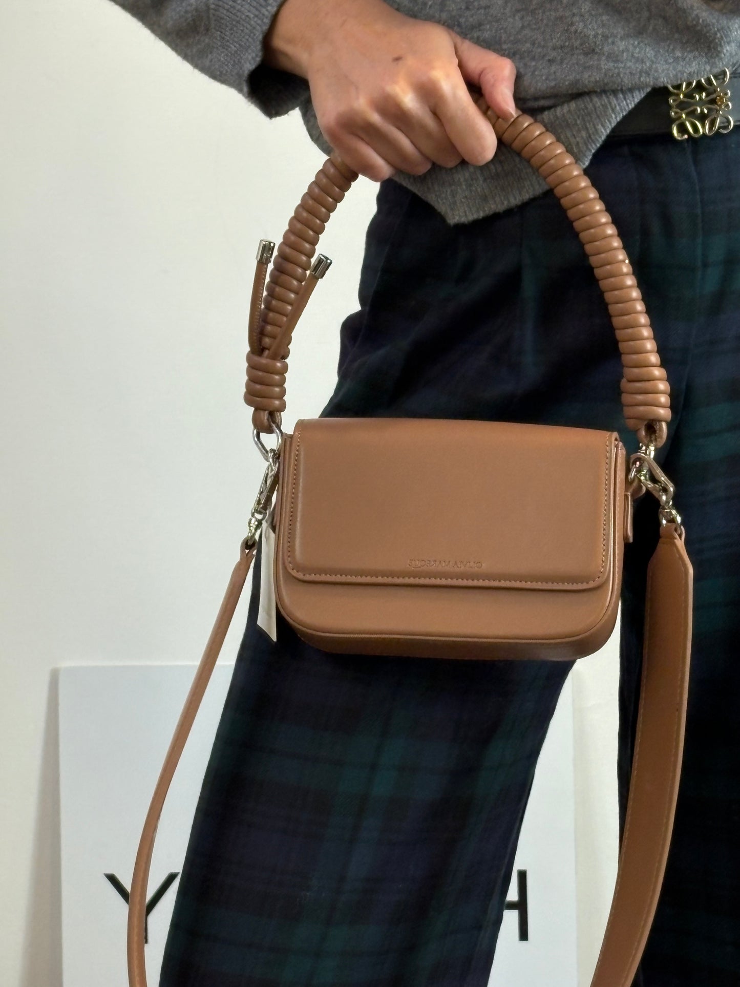 OLIVIA MAREQUE. Bolso con doble asa