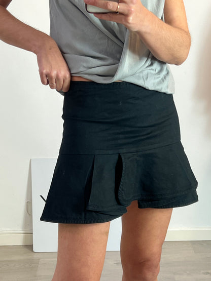 MEW MEW. Black denim ruffle skirt T.40