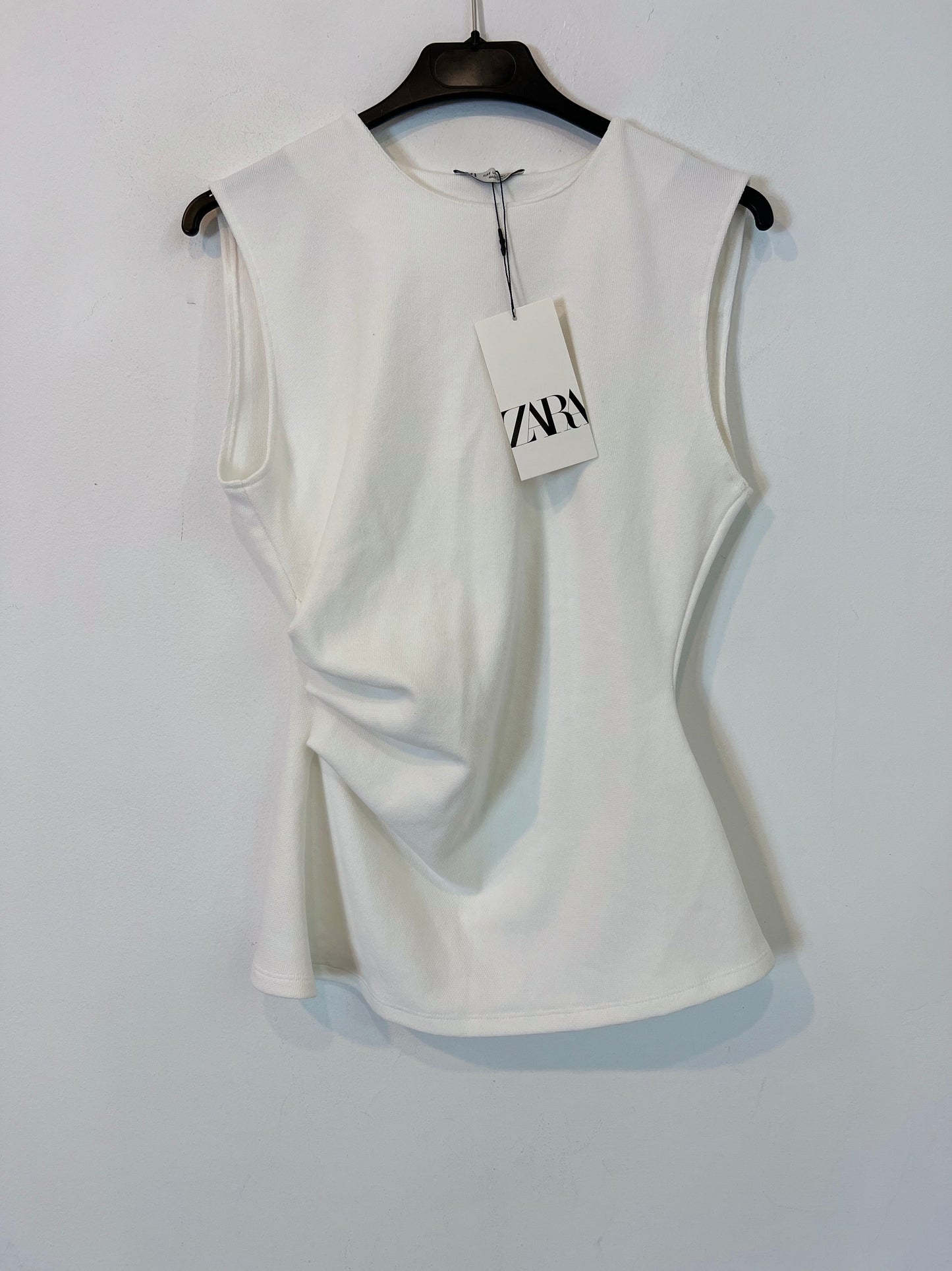 ZARA. White textured Ts top
