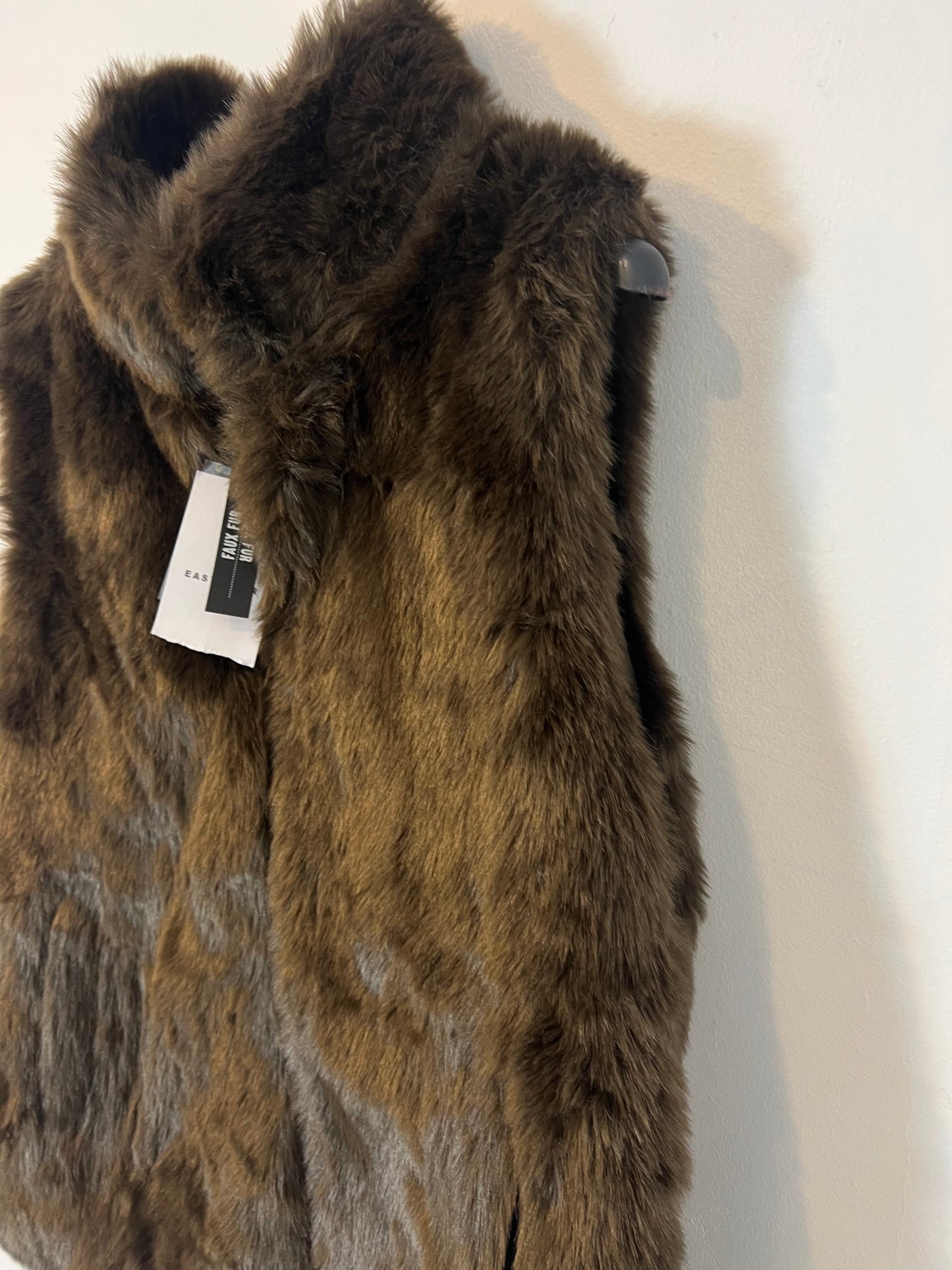 EASY WEAR. Chaleco pelo marrón chocolate. T M