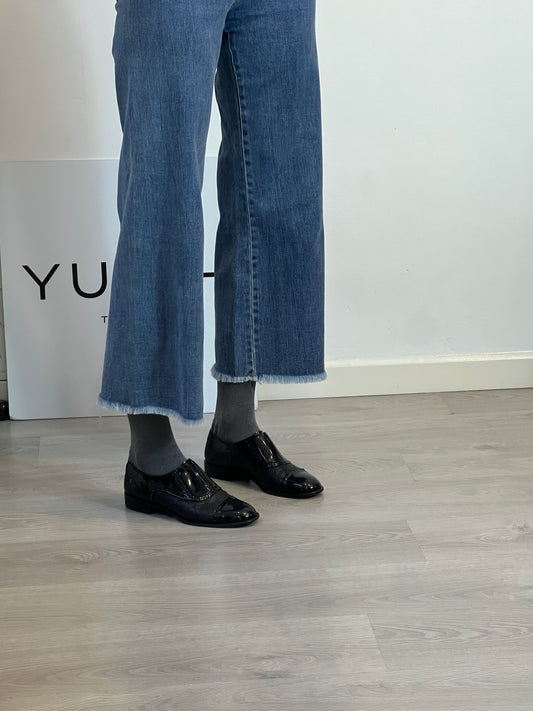 CHANEL. Zapatos Oxford negros piel