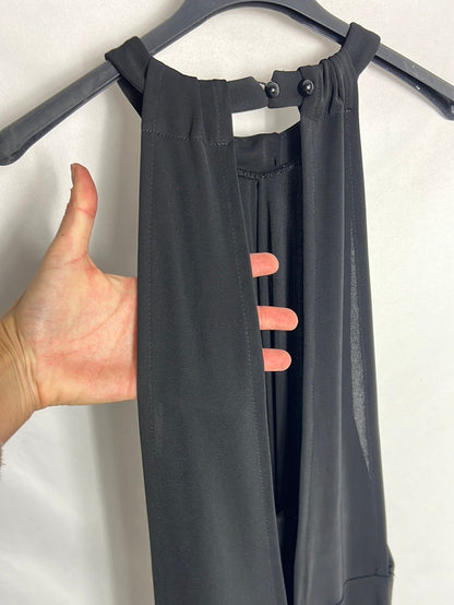 VERÓNICA PACHECO. Mono negro fluido cuello halter. T S