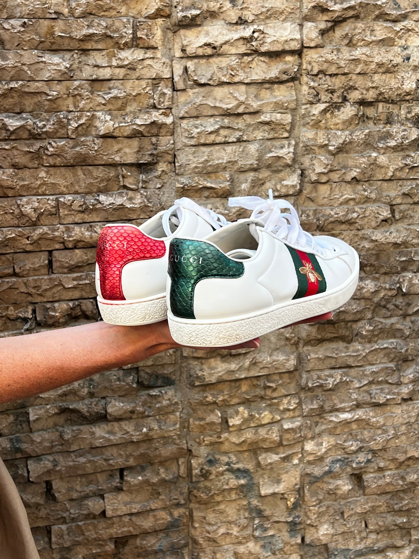 GUCCI. Zapatilla Ace con abeja T 37