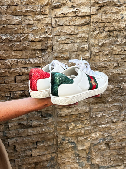 GUCCI. Zapatilla Ace con abeja T 37