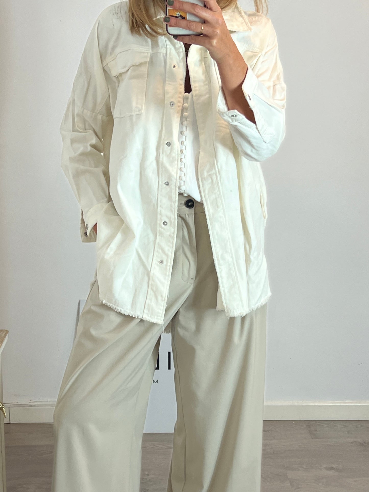 ZARA. Chaqueta denim ligera bolsillos T.s