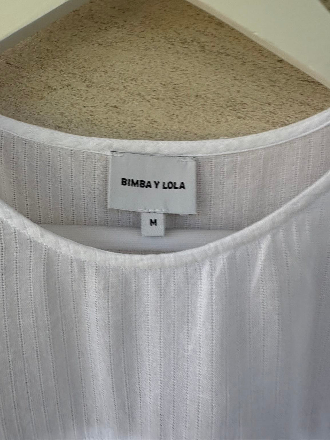 BIMBA Y LOLA. Blusa blanca volantes
