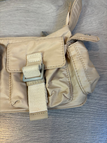 ZARA. Bolso hombro beige bolsillos