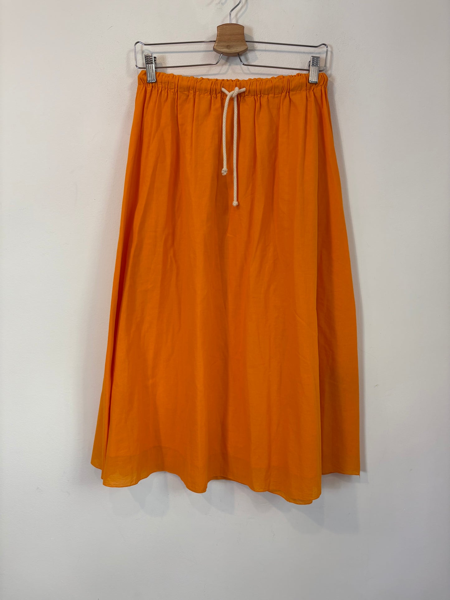 AMERICAN VINTAGE. Falda midi naranja de algodón