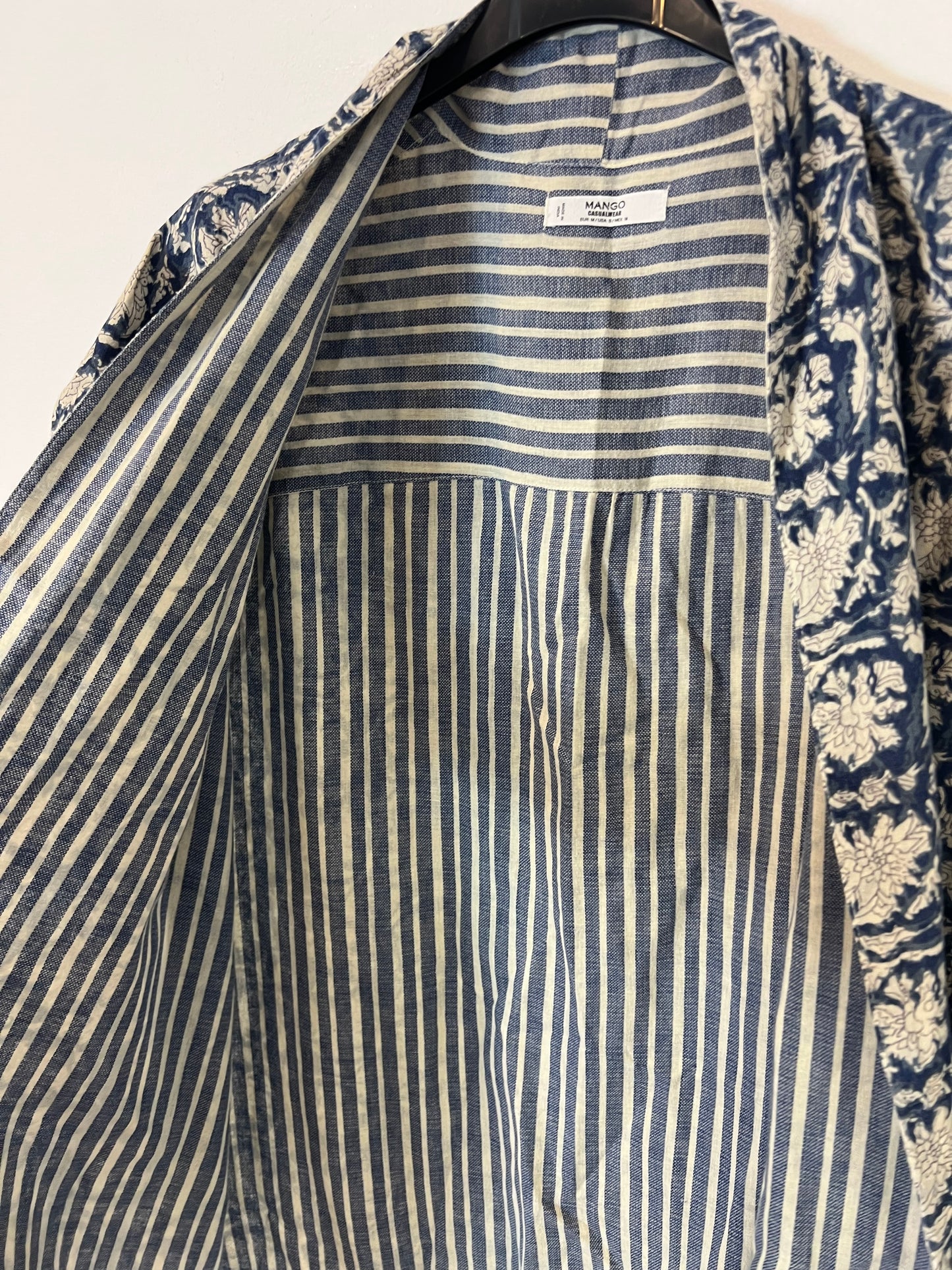 MANGO. Kimono estampado azules. T M